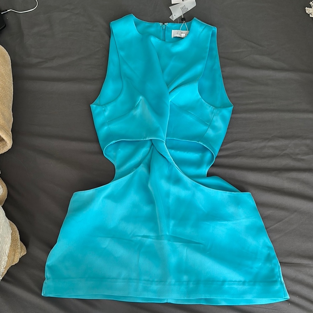 L’Academie Elegant Blue Sleeveless Top